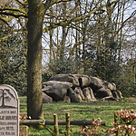 Hunebed D18 in Rolde gezien vanaf de begraafplaats