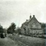 Achterzijde van het voormalige gemeentehuis aan de Brink 5 te Dwingeloo